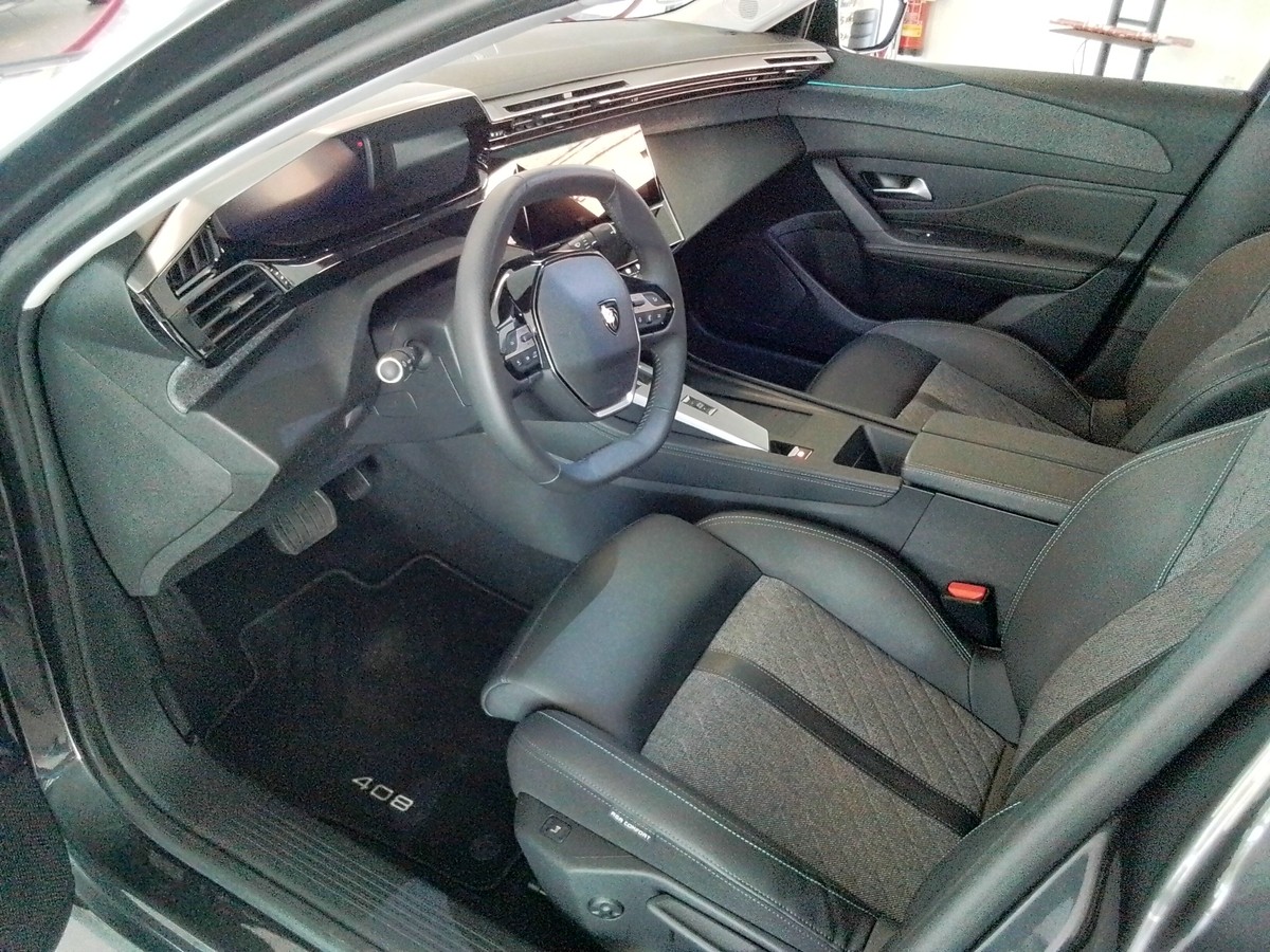Peugeot 408 PureTech 130 EAT8 Allure Pack