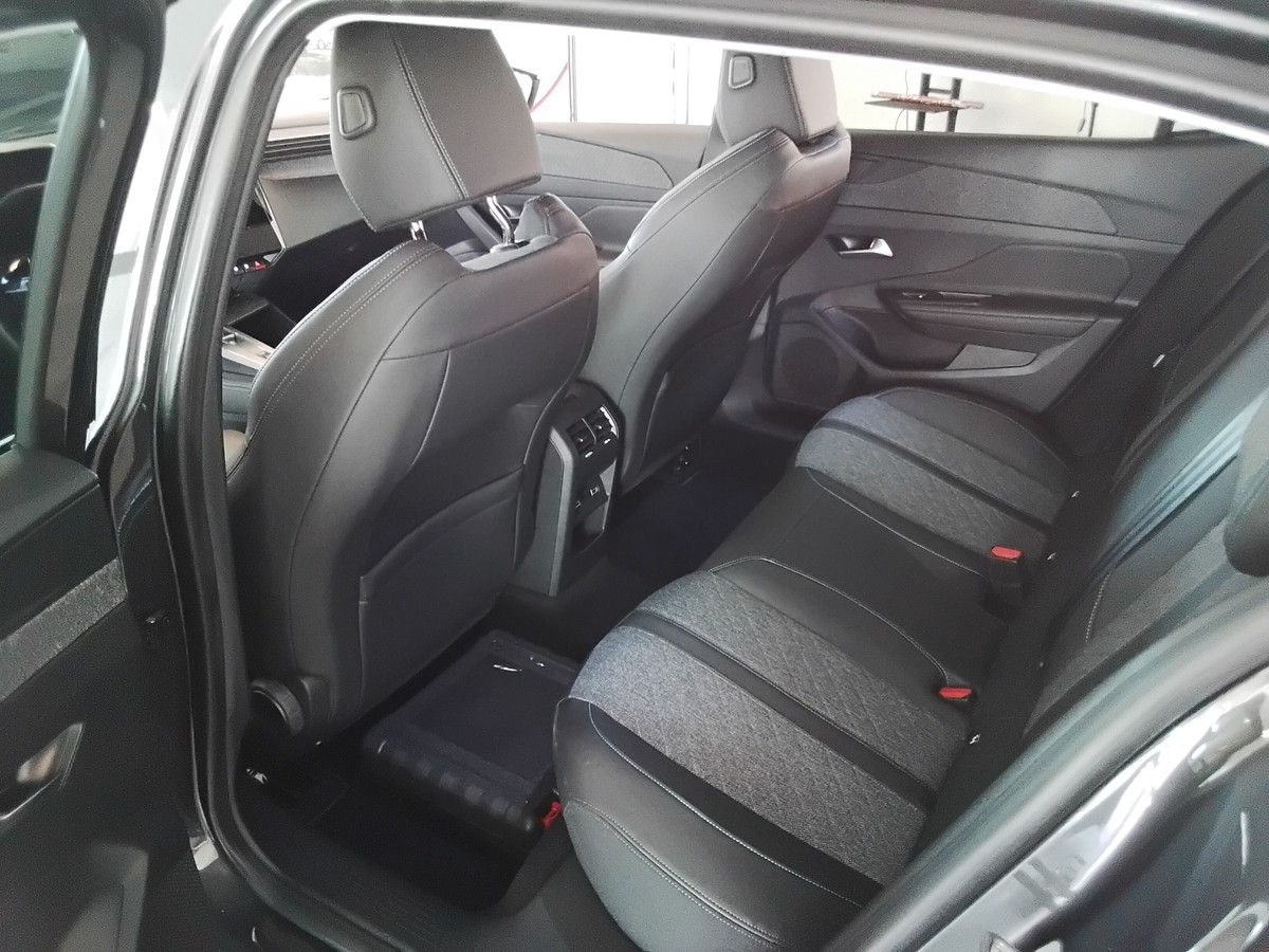 Peugeot 408 PureTech 130 EAT8 Allure Pack