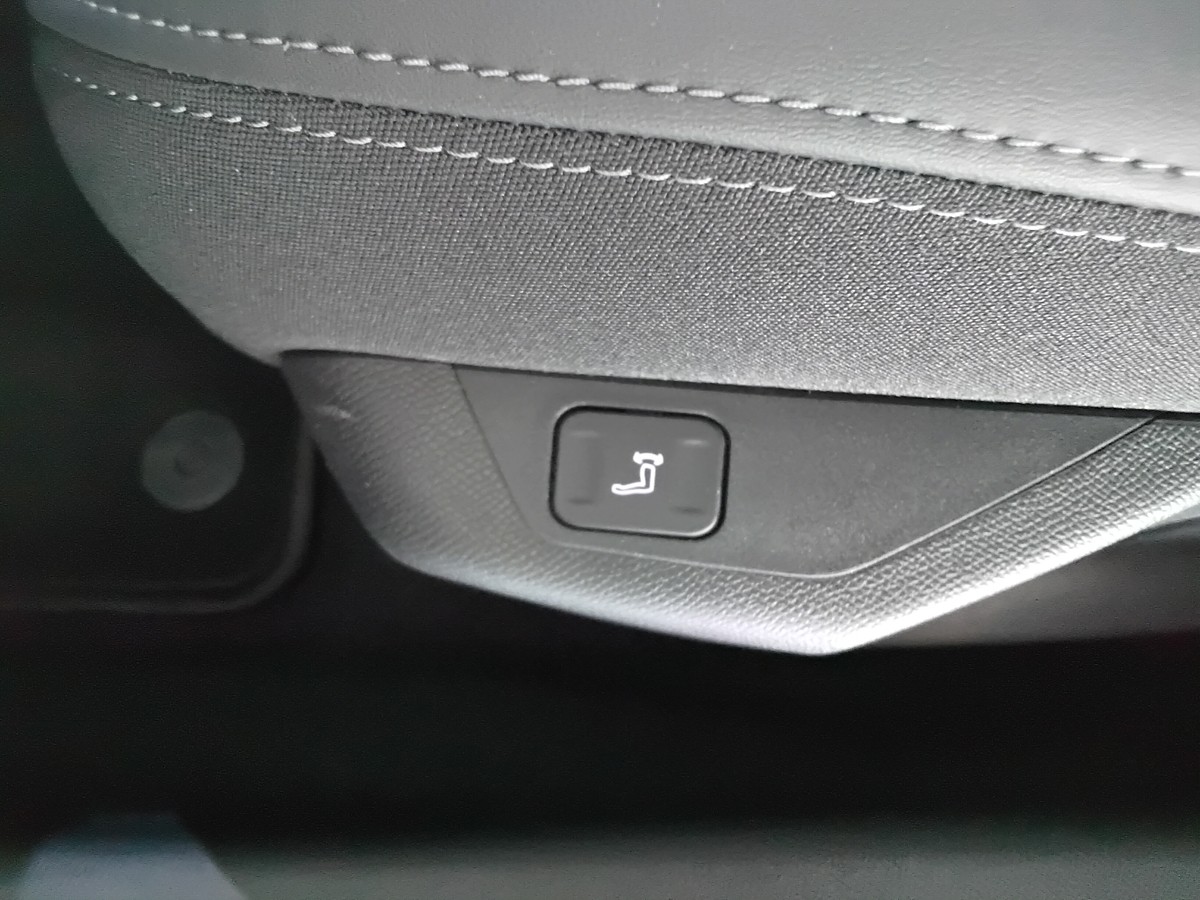 Peugeot 408 PureTech 130 EAT8 Allure Pack
