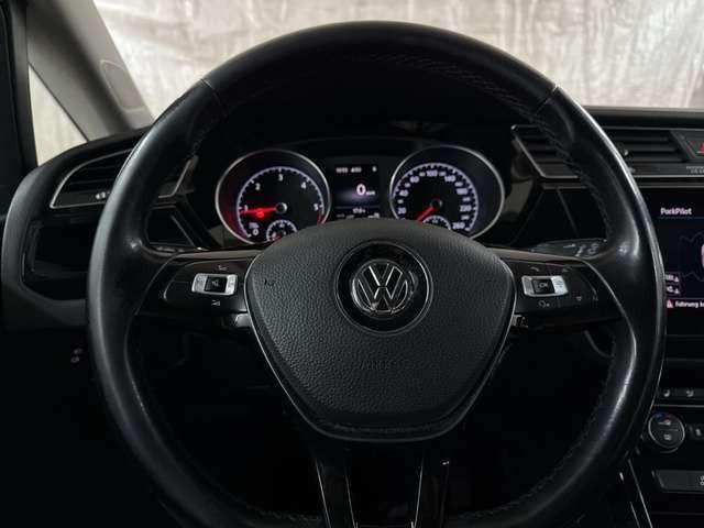 Volkswagen Touran 2.0TDI Highline Navi LED 7Sitze Standheiz.