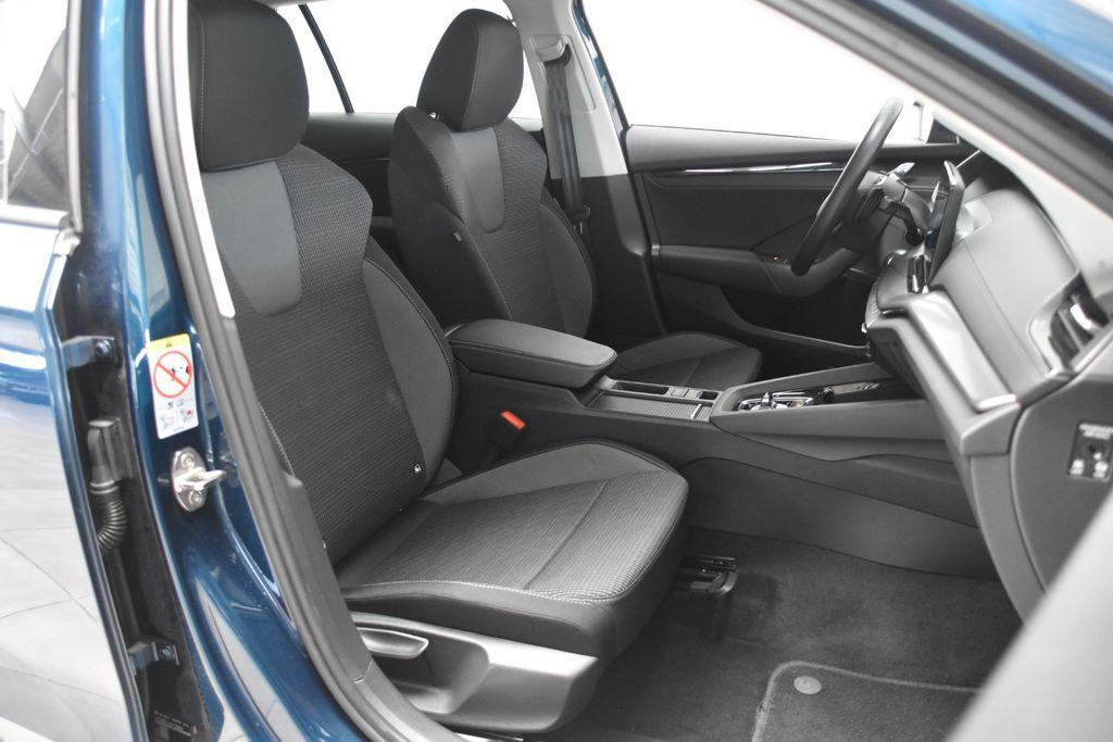 Skoda Octavia Combi Ambition PHYB DSG LED DAB Tempo