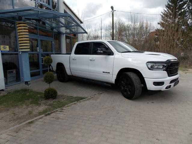 Dodge RAM 1500 BIGHORN 5.7 HEMI 4x4 LED LEDER NAVI