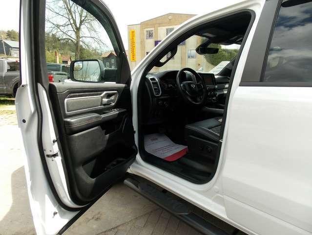 Dodge RAM 1500 BIGHORN 5.7 HEMI 4x4 LED LEDER NAVI