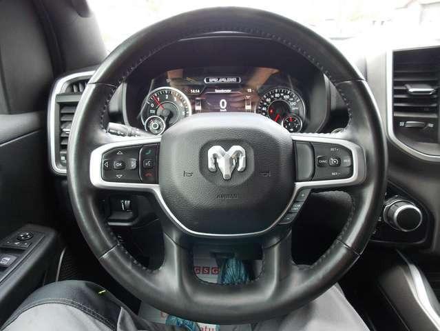 Dodge RAM 1500 BIGHORN 5.7 HEMI 4x4 LED LEDER NAVI