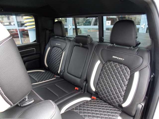Dodge RAM 1500 BIGHORN 5.7 HEMI 4x4 LED LEDER NAVI