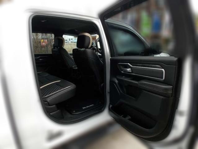 Dodge RAM 1500 BIGHORN 5.7 HEMI 4x4 LED LEDER NAVI