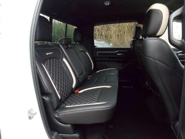 Dodge RAM 1500 BIGHORN 5.7 HEMI 4x4 LED LEDER NAVI