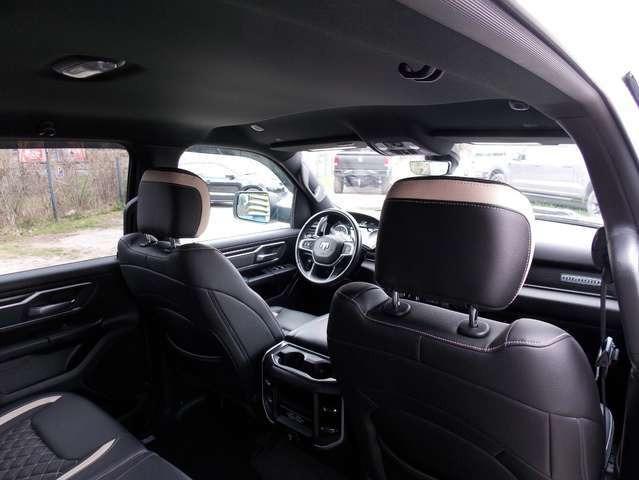 Dodge RAM 1500 BIGHORN 5.7 HEMI 4x4 LED LEDER NAVI