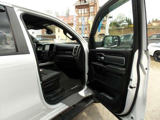 Dodge RAM 1500 BIGHORN 5.7 HEMI 4x4 LED LEDER NAVI