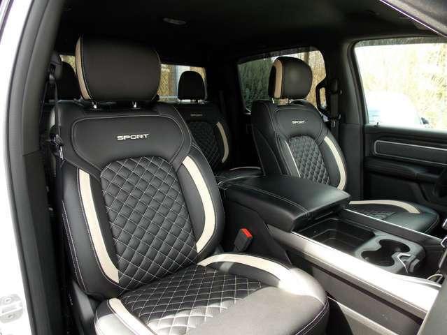 Dodge RAM 1500 BIGHORN 5.7 HEMI 4x4 LED LEDER NAVI