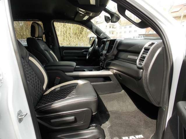 Dodge RAM 1500 BIGHORN 5.7 HEMI 4x4 LED LEDER NAVI