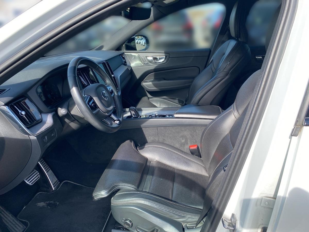 Volvo XC60 B4 AWD R Design AHK Standheizung IntelliSafe Pro