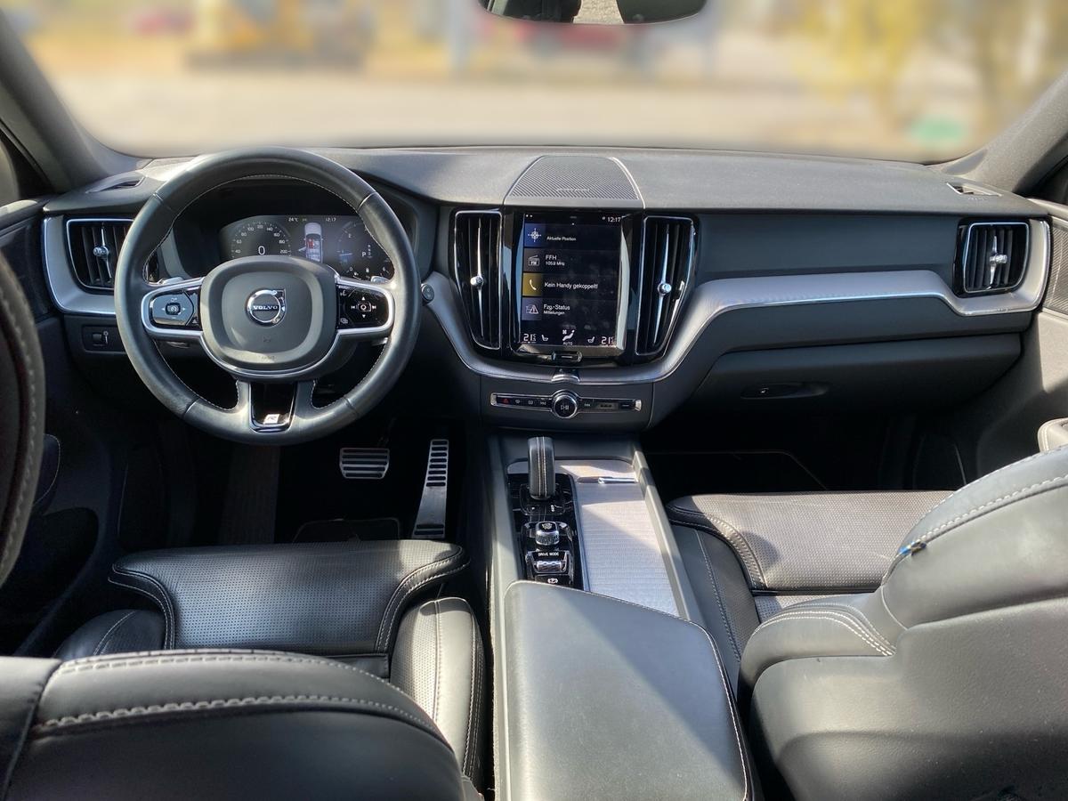 Volvo XC60 B4 AWD R Design AHK Standheizung IntelliSafe Pro
