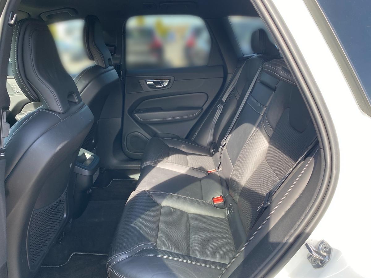 Volvo XC60 B4 AWD R Design AHK Standheizung IntelliSafe Pro