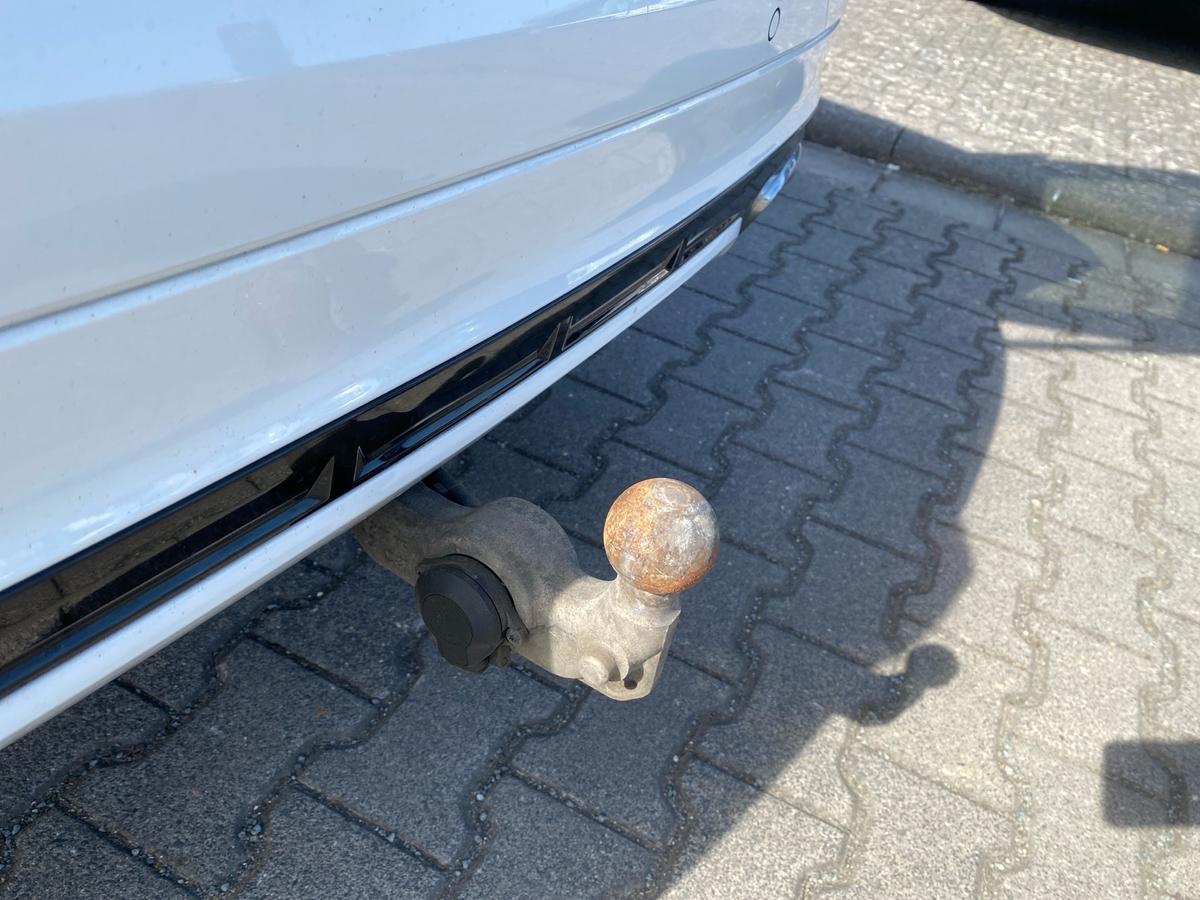 Volvo XC60 B4 AWD R Design AHK Standheizung IntelliSafe Pro