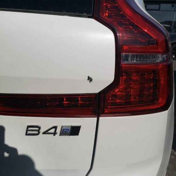 Volvo XC60 B4 AWD R Design AHK Standheizung IntelliSafe Pro