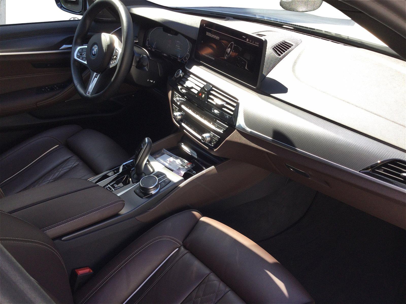 BMW 530e xDrive TOURING M SPORT LASER AHK PANO HUD ALARM KOMFORTZG
