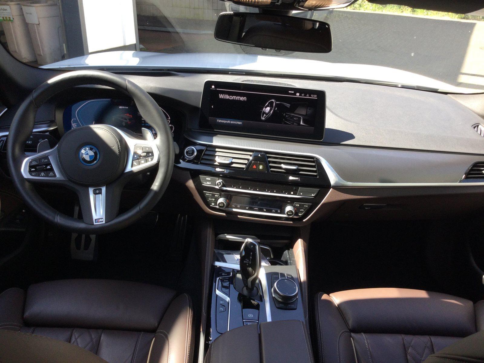 BMW 530e xDrive TOURING M SPORT LASER AHK PANO HUD ALARM KOMFORTZG