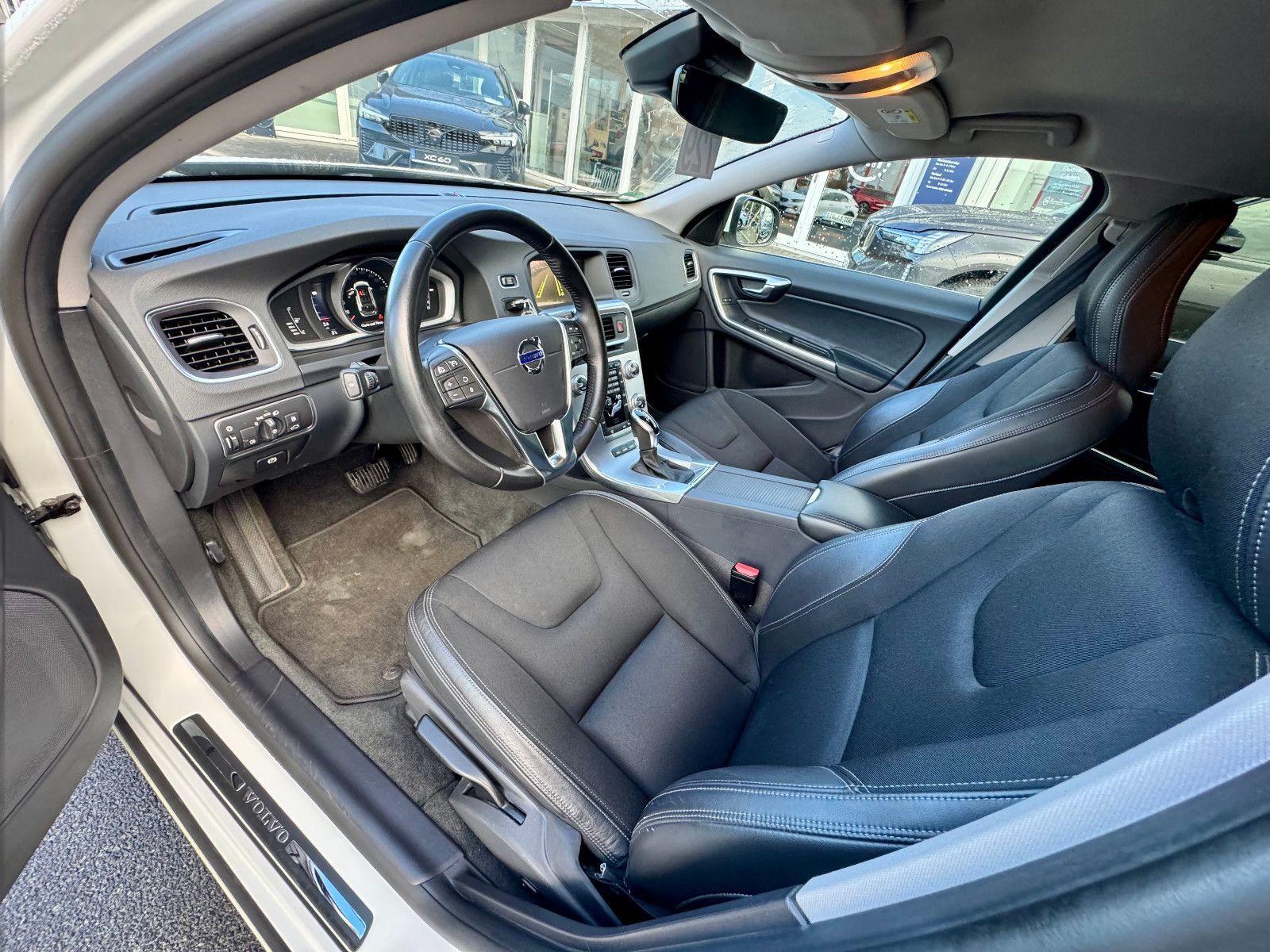 Volvo V60 D6 AWD Plug in Hybrid Geartronic Momentum