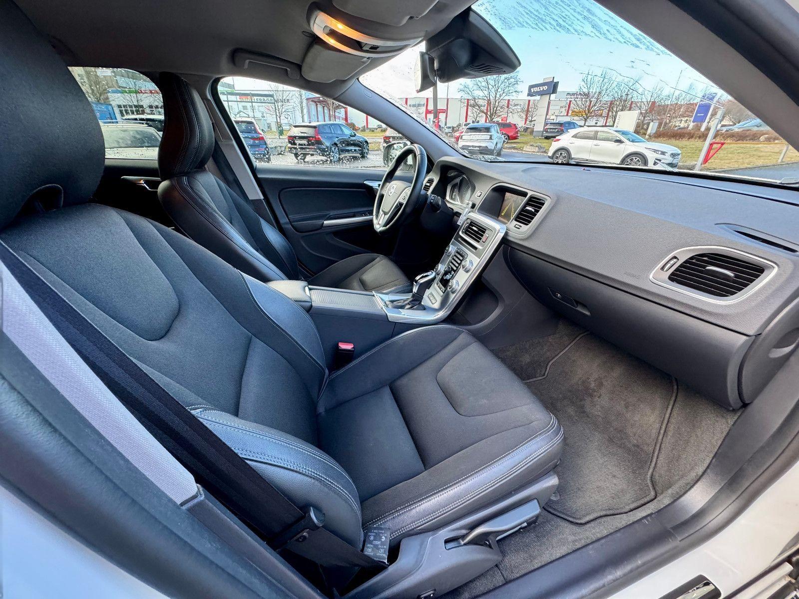 Volvo V60 D6 AWD Plug in Hybrid Geartronic Momentum