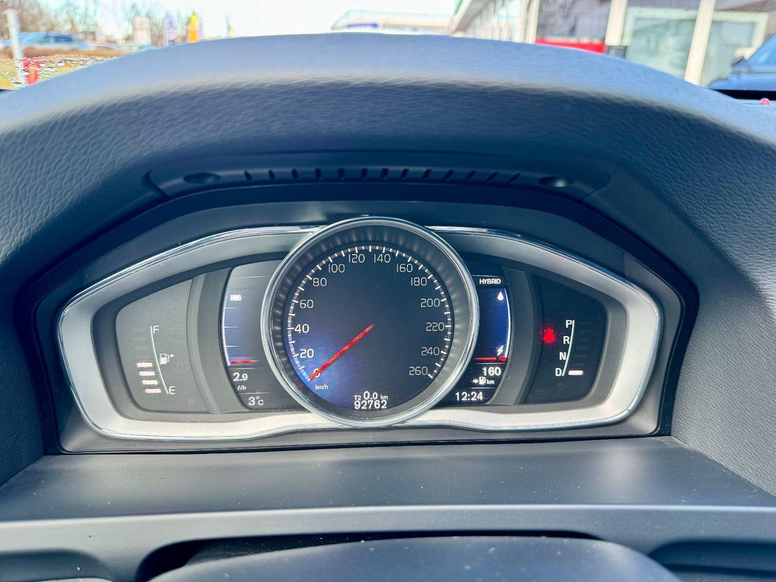 Volvo V60 D6 AWD Plug in Hybrid Geartronic Momentum
