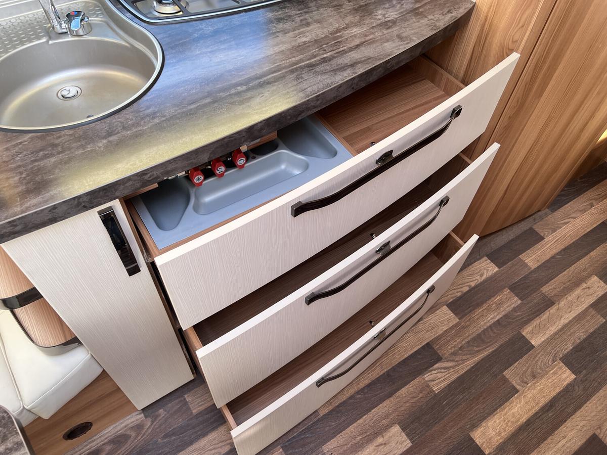 Tabbert Vivaldi 550 E  Mover+Vorzelt+1900kg+Einzelbette