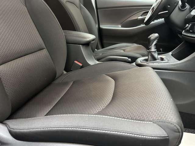 Hyundai i30 Intro 