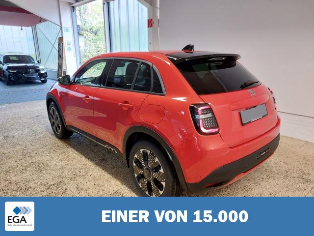 Fiat 600e La Prima StandHZG Navi Leder digitales Cockpit 360 Kamera Massagesitze LED 