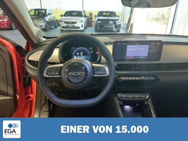 Fiat 600e La Prima StandHZG Navi Leder digitales Cockpit 360 Kamera Massagesitze LED 