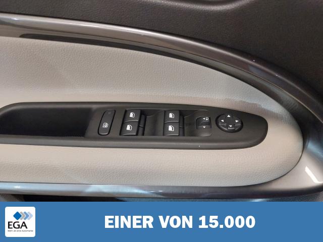 Fiat 600e La Prima StandHZG Navi Leder digitales Cockpit 360 Kamera Massagesitze LED 