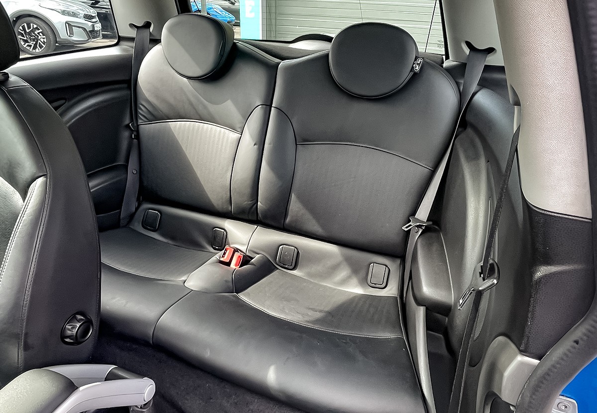 MINI Cooper S NAVI SHZ PANO 