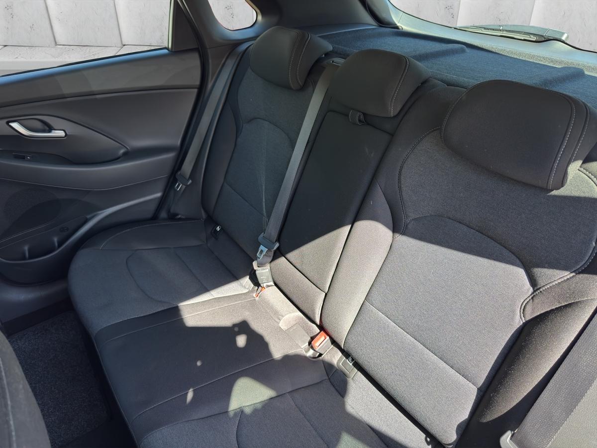Hyundai i30 INTRO 1.5 T-GDI Navi*LED*AHK