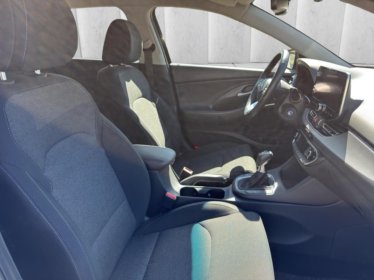 Hyundai i30 INTRO 1.5 T-GDI Navi*LED*AHK