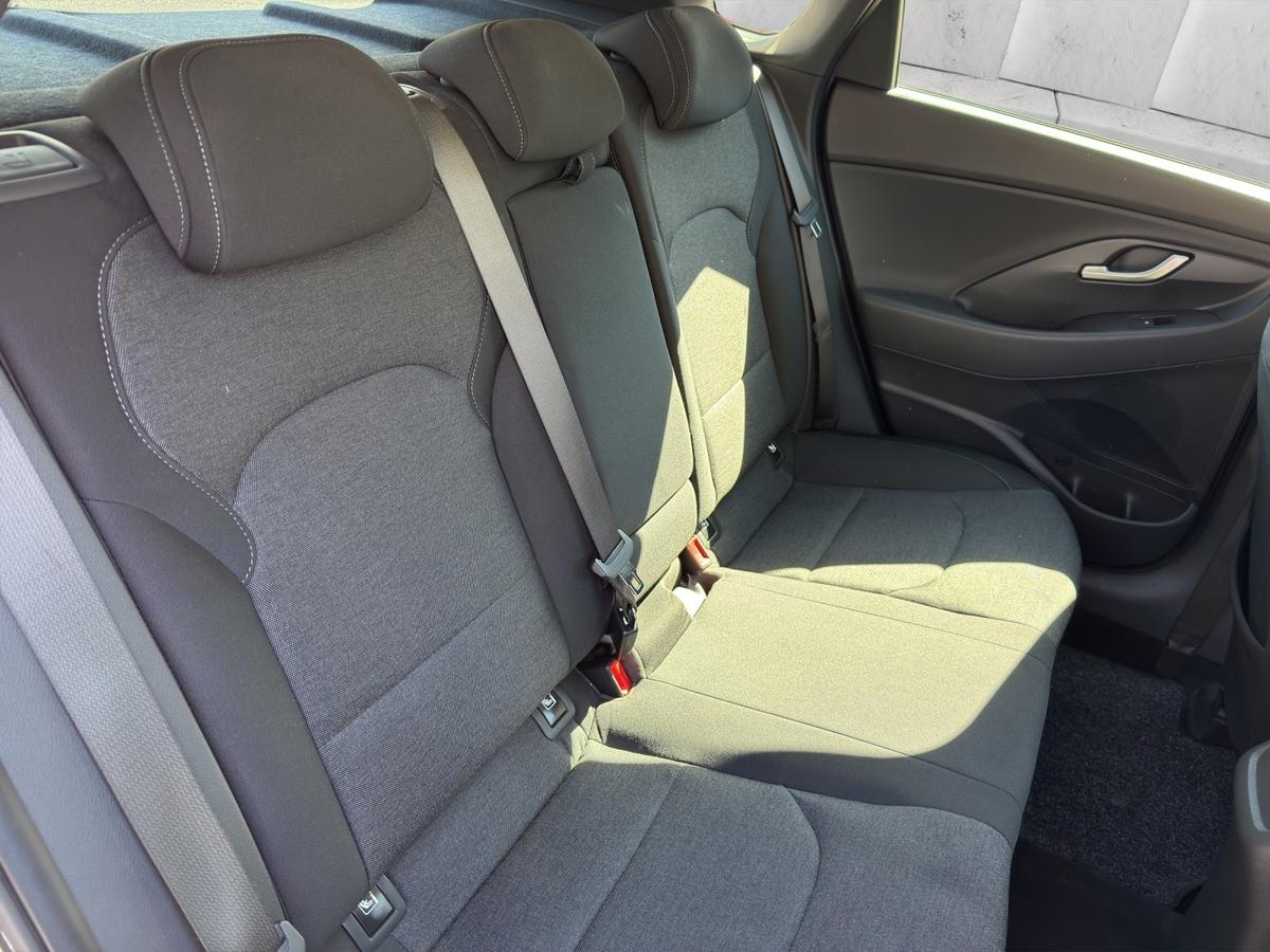 Hyundai i30 INTRO 1.5 T-GDI Navi*LED*AHK