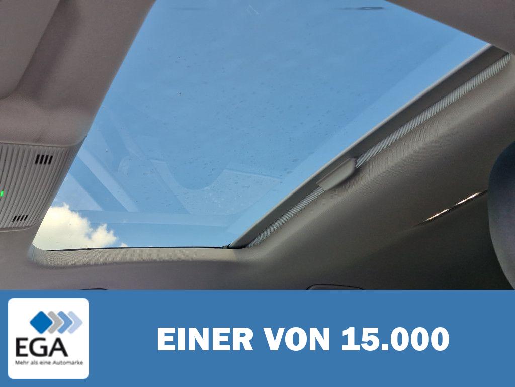 Volkswagen Golf 2.0 TDI DSG Active Pano IQ.Light AHK HUD SH