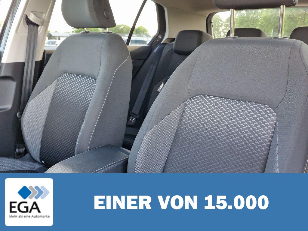 Volkswagen Golf 2.0 TDI DSG Active Pano IQ.Light AHK HUD SH