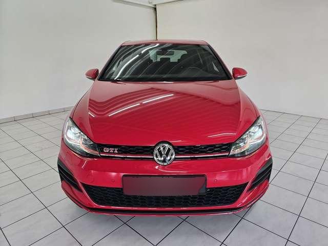 Volkswagen Golf VII Lim. GTI Performance *LED *PDC Wenig Km