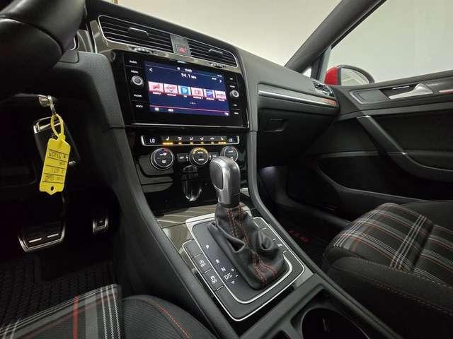 Volkswagen Golf VII Lim. GTI Performance *LED *PDC Wenig Km