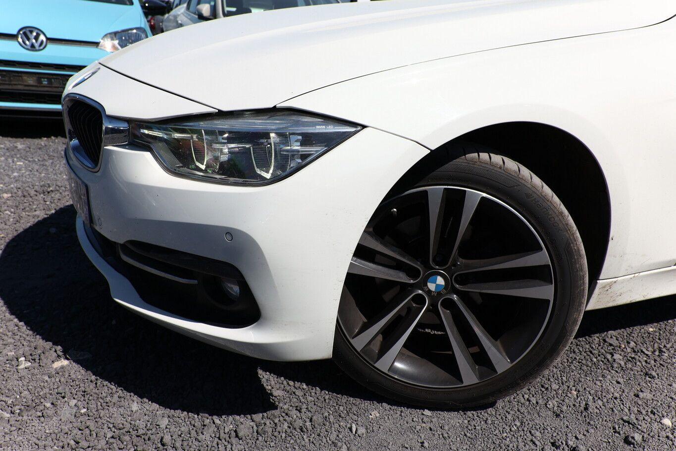 BMW 318 d Touring Sport Line LED Nav SHZ PDC KeyL