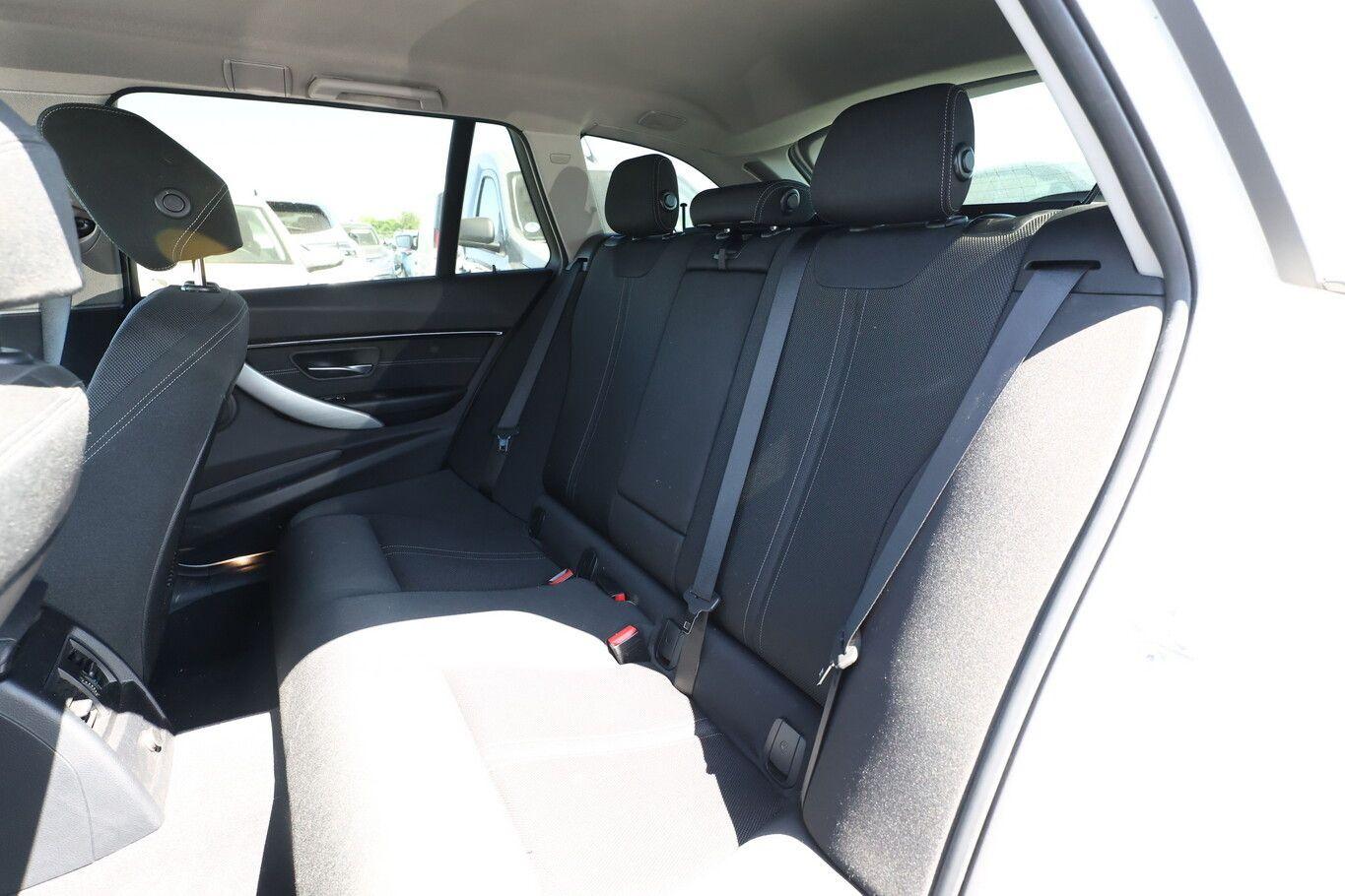 BMW 318 d Touring Sport Line LED Nav SHZ PDC KeyL
