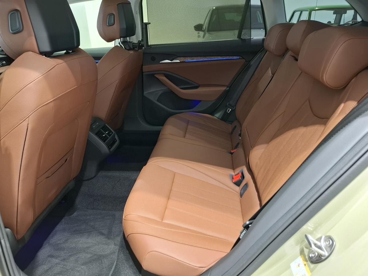 Skoda Superb 2.0TDI L&K DSG AHK SHZ NAVI LEDER