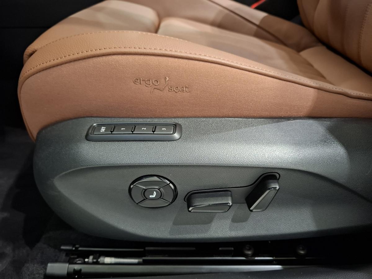Skoda Superb 2.0TDI L&K DSG AHK SHZ NAVI LEDER