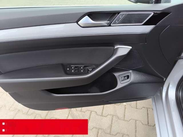 Volkswagen Passat Variant 2.0 TDI DSG Business AHK LED ACC PDC