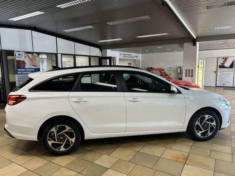 Hyundai i30 KOMBI 1.5 DPI SONDERMODELL GO NAVI*SHZG*LED*PDC*R-CAM