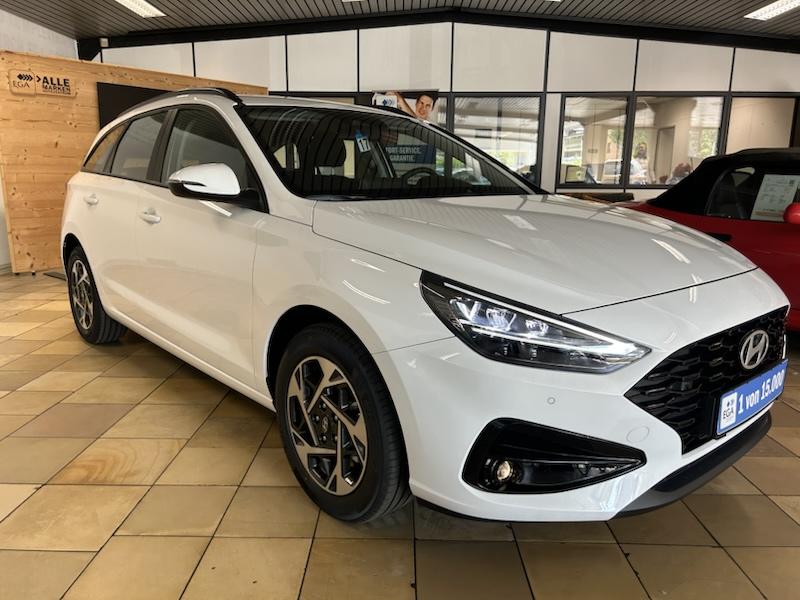 Hyundai i30 KOMBI 1.5 DPI SONDERMODELL GO NAVI*SHZG*LED*PDC*R-CAM