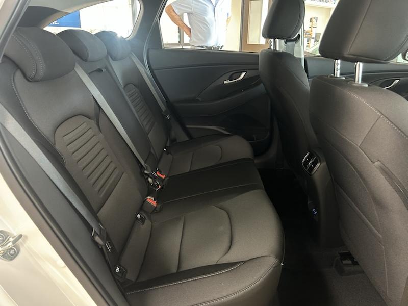 Hyundai i30 KOMBI 1.5 DPI SONDERMODELL GO NAVI*SHZG*LED*PDC*R-CAM