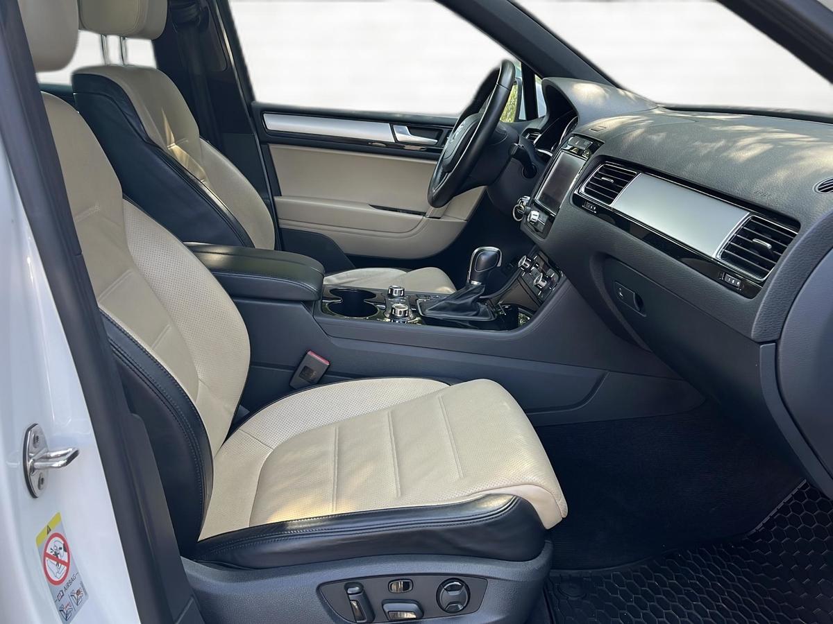 Volkswagen Touareg 3.0 V6 TDI*Standheizung*Leder*Xenon*Pano*