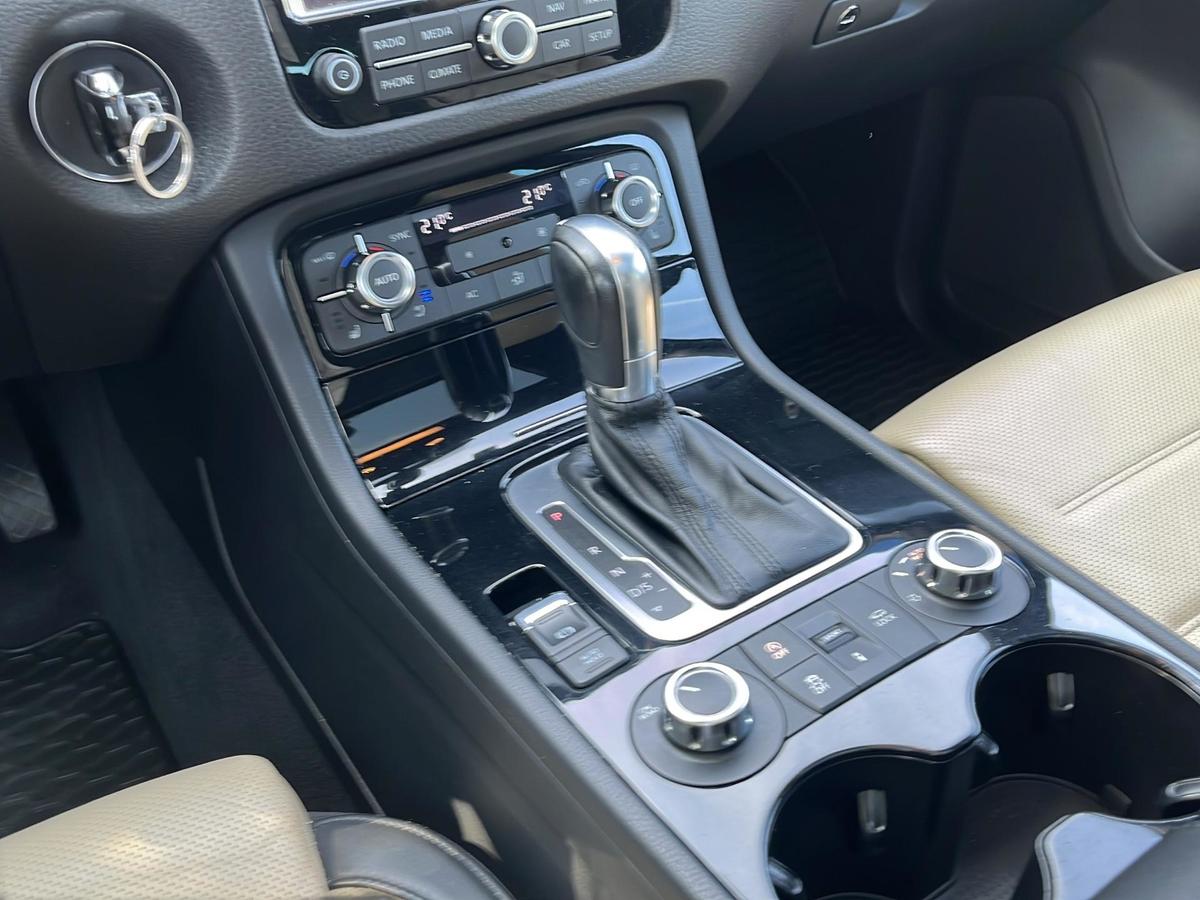 Volkswagen Touareg 3.0 V6 TDI*Standheizung*Leder*Xenon*Pano*