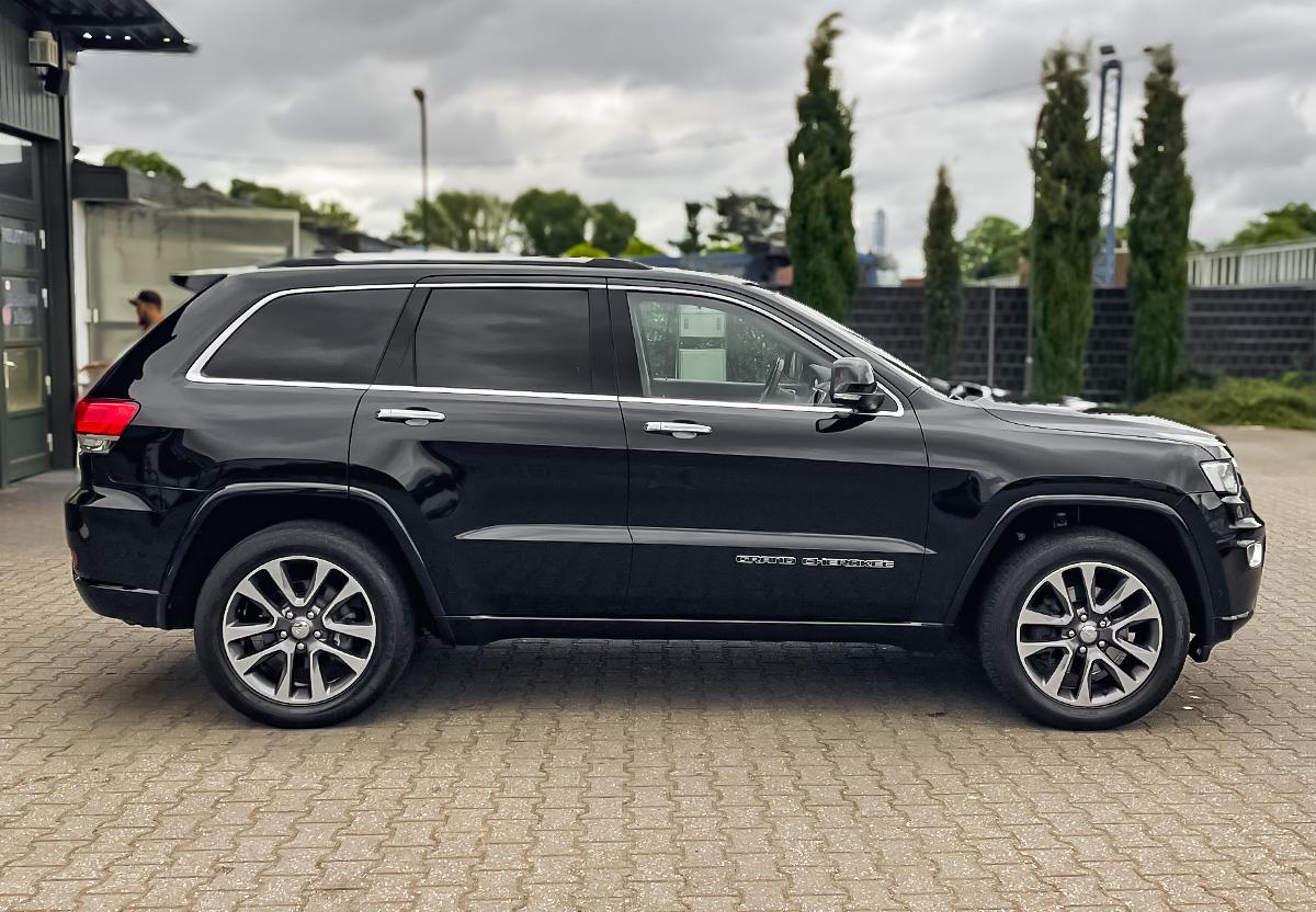 Jeep Grand Cherokee 3,0 CRD Overland PANO RFK SHZ NAVI LUFTFAHRWE