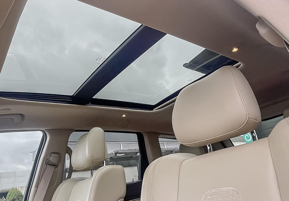 Jeep Grand Cherokee 3,0 CRD Overland PANO RFK SHZ NAVI LUFTFAHRWE